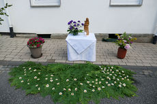 Fronleichnamsaltäre in den Naumburger Straßen (Foto: Karl-Franz Thiede)